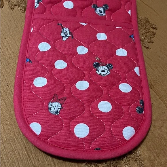 Cath Kidston x Disney collab double oven mitt - Picture 5 of 5